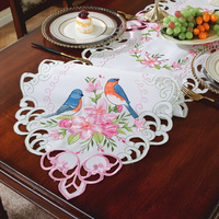 Chemin de table en polyester brodé en Chine, vente en gros, design floral fantaisie, nappe de mariage, salle à manger