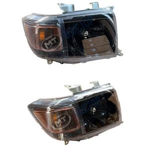 Phares modifiés pour Toyota Land Cruiser FJ79 (modèle 75) 2007-2023 avec fond noir. - Product Image 1