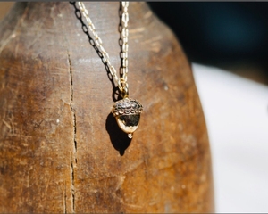 Abalorio de bellota chapado en oro, collar de bellota pequeña, cadena chapada en oro de 14K, collar de bellota, joyería minimalista, gran regalo - Product Image 3