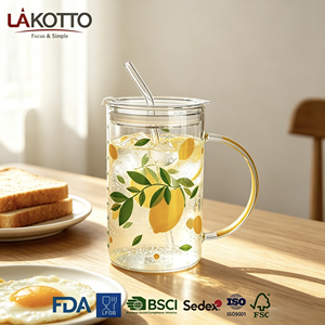 Tazza in Vetro Borosilicato LAKOTTO 900ml con Coperchio e Cannuccia, Soffiata a Macchina, Stampa Decalcomania, Resistente al Calore, con Manico - Product Image 1