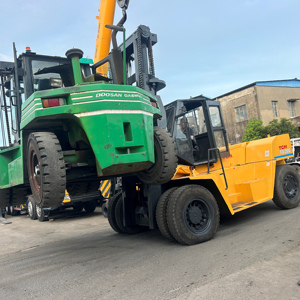 Low Price <b>Used</b> Vigoshop TCM FD200 20 Ton Diesel Forklift Japanese Brand Two/Three Stage Mast 3254mm Fork Length 180mm Fork Width - Product Image 1