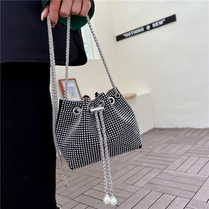 <span class=keywords><strong>Bolat</strong></span> - Bolsos de Hombro de Moda para Niñas, Diseño Moderno, con Diamantes, Cadena de PU Suave, Decoración de Remaches, 17X13X9cm - Product Image 3