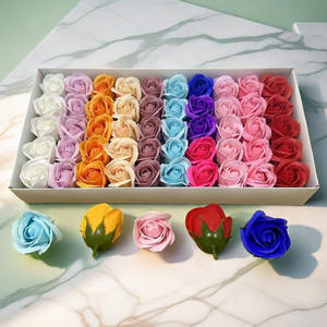 D109 Boda y Día de San Valentín Único 5cm 4 capas Jabón Rosas en caja de regalo Suxing Rose Bouquet Artificial Rose Head Jabón Flor - Product Image 1