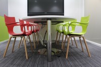 Bureau blanc moderne, forme personnalisable en usine, table de formation et de réunion avec prise intégrée, pour petites salles de réunion, usage scolaire et commercial