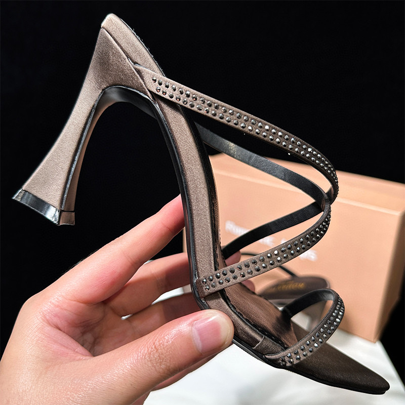Best Women Shoes Dubai Wholesale Luxury Styles