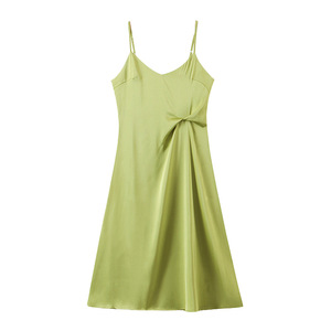 Vestido midi satinado con cuello en V y nudo Runqi N8014, cintura natural, asimétrico, transpirable, informal, para mujer, uso diario. - Product Image 2