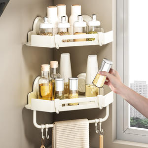 Estante triangular para baño color crema, de una sola capa, montado con ventosas y ganchos para almacenamiento - Product Image 2