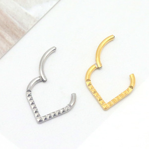 Anillo de Nariz en Forma de Lágrima con Relieve Piramidal, Joyería Corporal de Acero de Titanio sin Costuras, Unisex, para Uso Diario, en Plata y Oro - Product Image 3