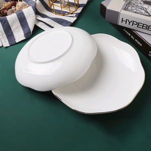 <span class=keywords><strong>Bone</strong></span> China Home Hotel Table Setting Ceramics Plato de cena de forma diferente Plato de encaje dorado Plato de comida occidental - Product Image 4