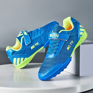 Zapatos de fútbol para niños MDFN con parte superior de malla, suela de goma, entresuela de EVA, zapatos de entrenamiento de otoño para niños y niñas con correa de velcro. - Product Image 1