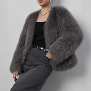 Manteau court en fausse fourrure à col en V, style européen et américain, fourrure de renard artificielle, peluche moelleuse, vêtements pour femmes - Product Image 1