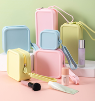 Organisateur de maquillage de voyage en silicone personnalisé pour femmes sac de rangement cosmétique à fermeture éclair étanche sacs de maquillage portables