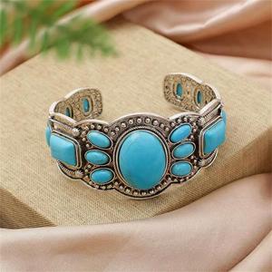 Carte à bijoux personnalisée innovante en cuir vieilli, procédé de moulage par investissement, cadeau de fête pour femme, léger et confortable à porter - Product Image 1