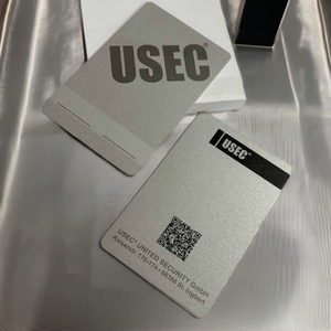 Tarjeta de Visita de PVC con Diseño Personalizado, Impresión Serigráfica, Franjas Metálicas Doradas y Plateadas, Etiqueta de Membresía VIP, Material Plástico - Product Image 6