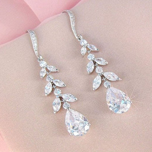 Orecchini Pendenti a Goccia con Nappa Lunga e Foglia in Zirconia Cubica per Donna, Gioielli da Sposa alla Moda - Product Image 1