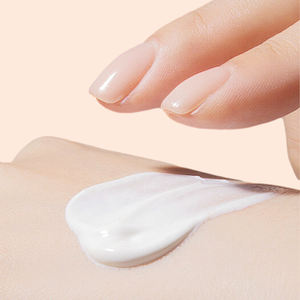 Lotion blanchissante à la vitamine C de haute qualité en gros végétarienne biologique éclaircissante anti-âge soins de la peau pour le visage et le corps - Product Image 3