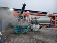 Unité de désorption thermique montée sur chenilles (UTD) pour la récupération des hydrocarbures des déchets de forage à base d'huile et des boues pétrolières