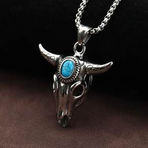 Colgante de cabeza de toro de acero inoxidable con incrustaciones de turquesa para hombre, uso diario - Product Image 3