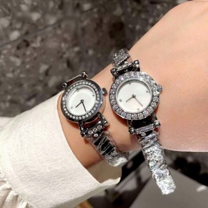 Reloj de Cuarzo Cuadrado de Lujo Marca H para Mujer, Cristal de Zafiro Ronda, Correa de Cuero Italiano, Resistente al Agua, Elegante y Moderno - Product Image 1