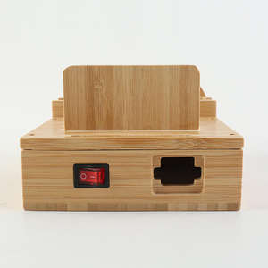 Station de charge pour tablette en bois de bambou avec boîte de rangement pour câble rétractable, support de stationnement et puissance de sortie de 1,5 W - Product Image 4
