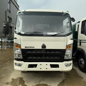 Camion de ramassage des déchets compressés HOWO 7m³ – Véhicule de transport des ordures ménagères urbaines à vendre - Product Image 4