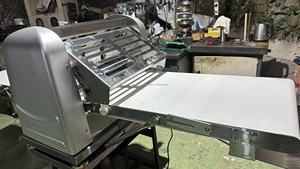 Máquina laminadora <span class=keywords><strong>de</strong></span> masa comercial <span class=keywords><strong>de</strong></span> sobremesa para producción <span class=keywords><strong>de</strong></span> tartaletas <span class=keywords><strong>de</strong></span> <span class=keywords><strong>manzana</strong></span>, cornetines <span class=keywords><strong>de</strong></span> crema y tartas <span class=keywords><strong>de</strong></span> frutas - Product Image 6