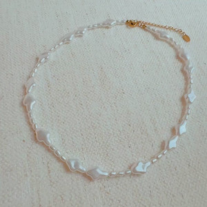 Collana con Croce di Perle Luminose - Product Image 1