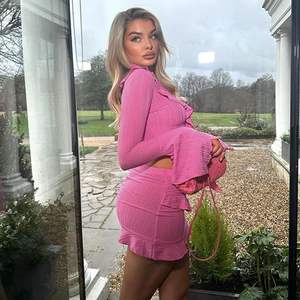 Ensemble 2 pièces personnalisé pour femme 2026 : Haut court à manches longues et mini-jupe à volants – Tenue de club sexy en tricot respirant pour printemps-été - Product Image 3