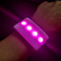 Pulsera LED Control remoto inalámbrico Pulsera LED intermitente de plástico RFID programable