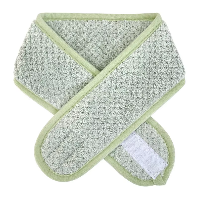 สีเขียวอ่อน