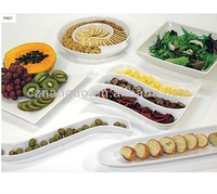 Plats de service en céramique de luxe à la vente chaude, plats carrés modernes en céramique blanche émaillée pour restaurant, fête, boulangerie, emballage alimentaire