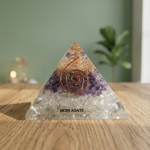 Pyramide d'orgone en quartz clair naturel et améthyste |   Pyramide de guérison énergétique en cristal faite à la main |   Fabricant et exportateur en gros - Product Image 2