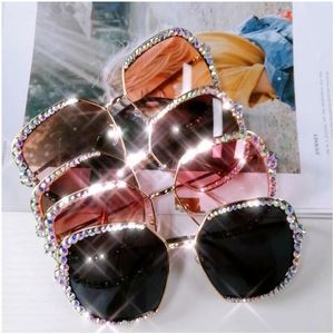 แว่นกันแดดทรงเหลี่ยมโลหะประดับเพชร รุ่นวินเทจ ปี 2025 รับทำโลโก้ตามสั่ง ป้องกันรังสียูวี 400 สำหรับผู้หญิง - Product Image 2