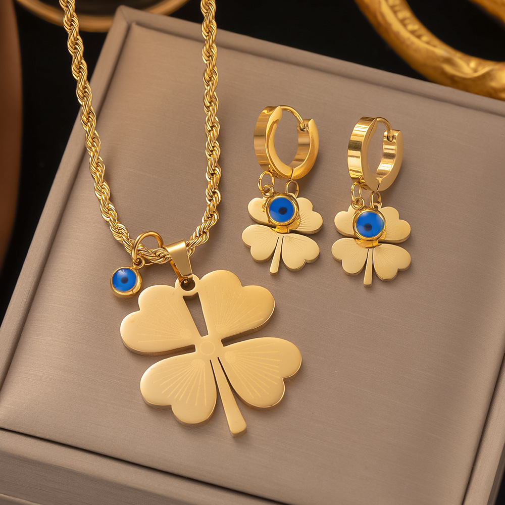 Blue Eyes Lucky clover 1