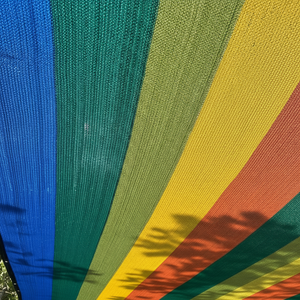 Redes de plástico multicolor con sombra para decoración exterior y protección solar - Product Image 1
