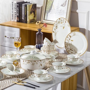 Service de table de luxe en porcelaine fine de Jingdezhen, 58 pièces, avec bols et assiettes de style chinois à motifs dorés en relief, pour hôtels - Product Image 1