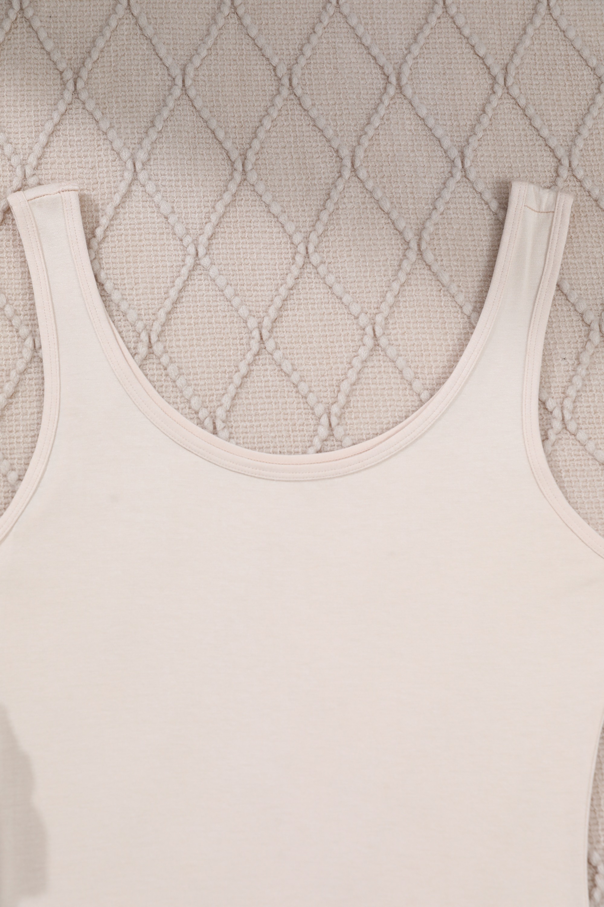 Backless Seamless Shaping Skirt: fabric stretch, recovery and seam construction reference