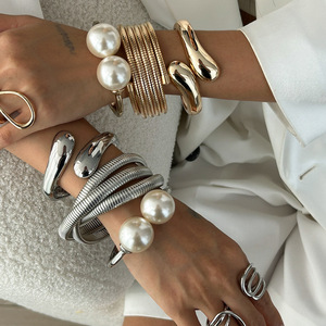 สร้อยข้อมือสร้อยข้อมือสร้อยข้อมือโลหะลายพังก์ประดับมุกแนวเรขาคณิตทันสมัยสำหรับผู้หญิงเครื่องประดับอัลลอยรูปทรงเรขาคณิตทันสมัย - Product Image 3