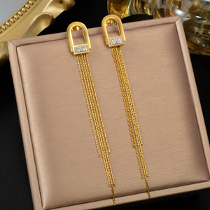 Pendientes de Moda para Mujer, Diseño Minimalista Geométrico con Cierre de Zirconia, Chapado en Oro de 18K, Acero Inoxidable, con Borla, Venta al Por Mayor - Product Image 4