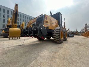 รถเกรดเดอร์ GR1803 ขนาด 16 ตัน เครื่องยนต์ดีเซล Shangchai SC8D190 ได้รับการรับรองมาตรฐาน CE และ EPA สำหรับงานปรับพื้นผิวทางหลวง - Product Image 2