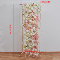Élégant ensemble de toile de fond en colonnes de fleurs roses et blanches, réaliste et fait main, avec arrangement luxuriant de roses en soie, pour douche nuptiale, fiançailles et événements