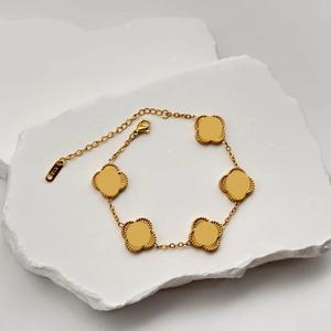 Bracciale Impermeabile Placcato <span class=keywords><strong>Oro</strong></span> con Quadrifoglio in Acciaio Inossidabile 316L, Gioiello con Quadrifoglio Placcato <span class=keywords><strong>Oro</strong></span> 18k PVD per Donne - Product Image 5