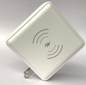 Banco de Energía 5 en 1 con Carga Rápida Inalámbrica y Cable Integrado, Gran Capacidad de 15000 mAh, Estándar del Reino Unido/UE/Estadounidense - Product Image 1