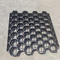 Rejillas de plástico HDPE de nido de abeja de 35 mm de profundidad para estabilización de suelo y pavimentación de césped, ideales para estacionamientos, jardines y caminos.