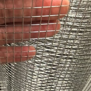 Rouleau de treillis soudé galvanisé <span class=keywords><strong>à</strong></span> mailles de 1/2 pouce pour la protection des gouttières et des aérations de fondation, treillis métallique. - Product Image 1