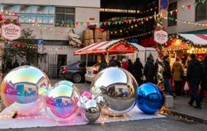 Sphère miroir gonflable argentée métallique, grande <span class=keywords><strong>boule</strong></span> brillante pour la décoration <span class=keywords><strong>de</strong></span> scène <span class=keywords><strong>de</strong></span> carnaval <span class=keywords><strong>de</strong></span> <span class=keywords><strong>Noël</strong></span> - Product Image 6