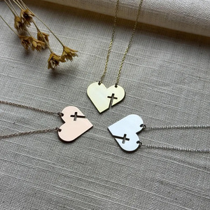 Collana con Ciondolo a Croce Cuore Traforato all'Ingrosso, <span class=keywords><strong>Gioielli</strong></span> Minimalisti Cristiani per Donne, Regalo per Amici e <span class=keywords><strong>Famiglia</strong></span> - Product Image 2