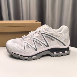 Nouvelles chaussures de sport décontractées respirantes de luxe pour l'automne avec lacets réglables et protection de la chaussure en maille souple pour la randonnée. - Product Image 5