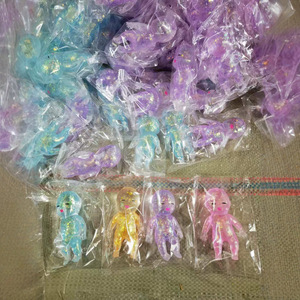 Muñeca de Maltosa Natasha, Muñeca Negra Pequeña y Colorida, Juguete Antiestrés de Rebote Lento, Suave y Esponjoso para Niños y Adultos - Product Image 1