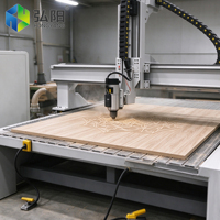 Routeur CNC à tête oscillante 4 axes HJS2612-S4 avec système ATC à engrenages pour la fabrication de moules de sculpture sur bois à surface courbe 3D